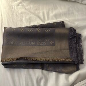 Louis Vuitton Chale monogram silk stole brand new
